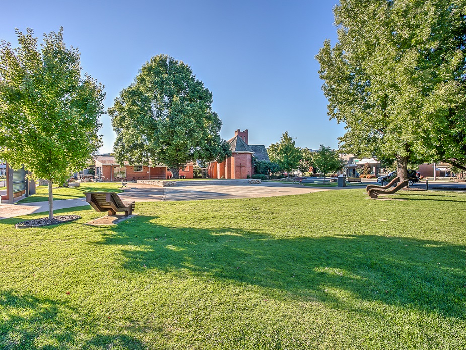 Myrtleford Piazza