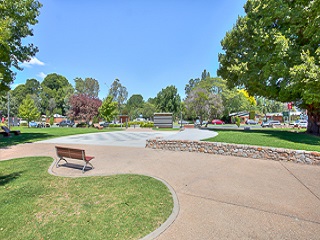 Myrtleford Piazza