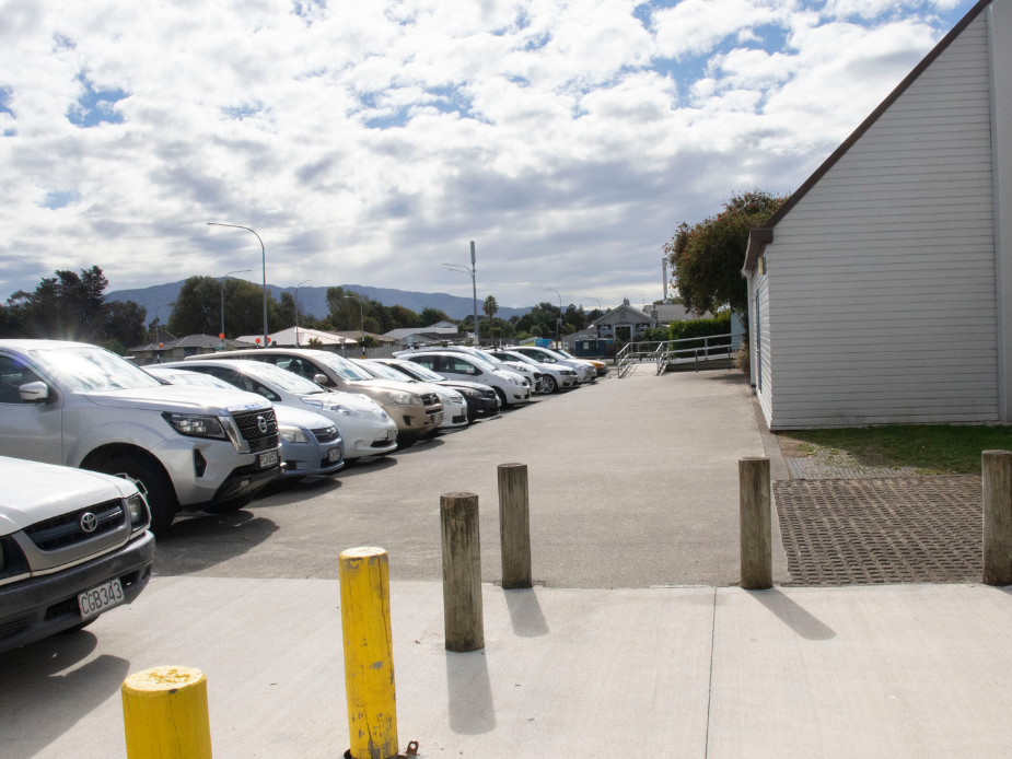 Paraparaumu College Gymnasium Hall - parking