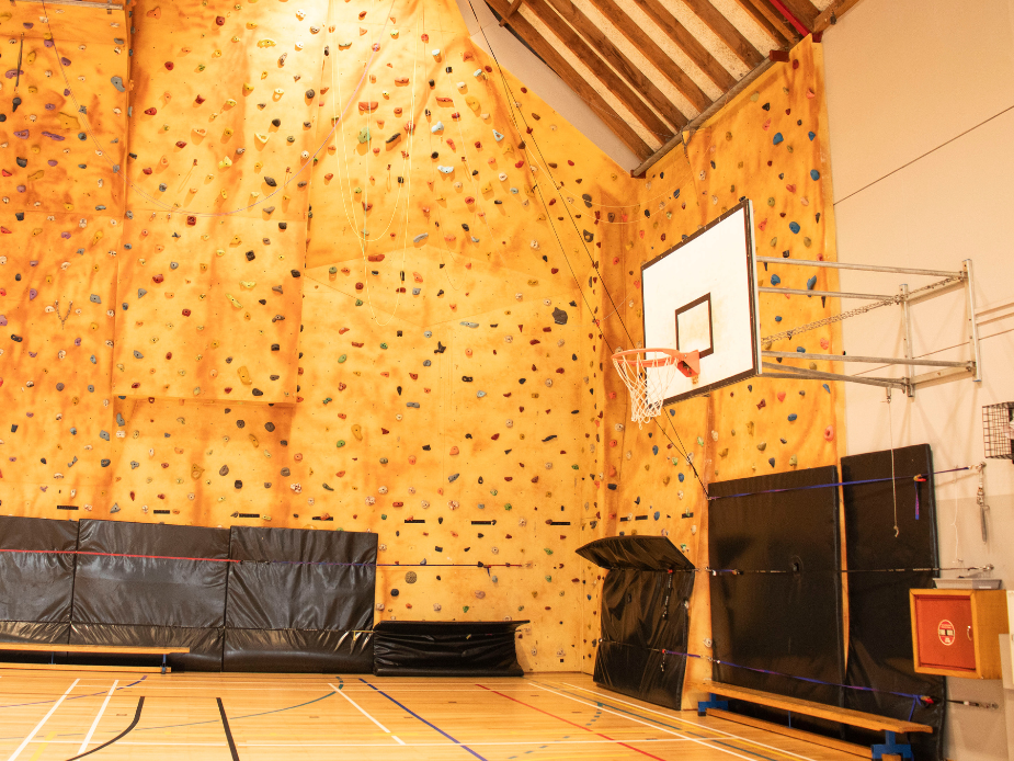 Paraparaumu College Gymnasium Hall - climbing wall