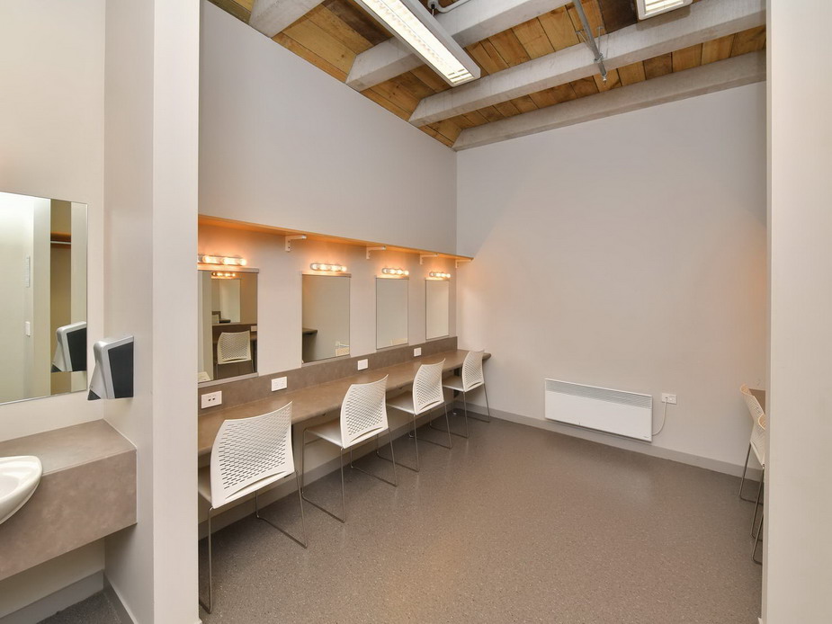 Small Theatre - Dressing Room 4 (Dressing room 3 identical)